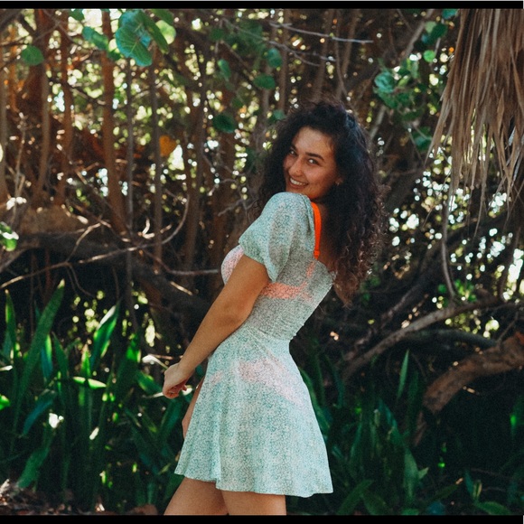 Meet your Posher, Kiana - Picture 2 of 2